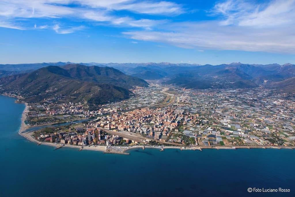 Ampio Appartamento Per 9 Persone A Pochi Passi Dal Mare Albenga Exterior foto